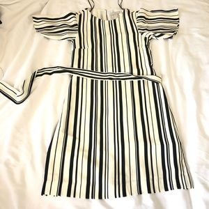 Shift dress with ribbon